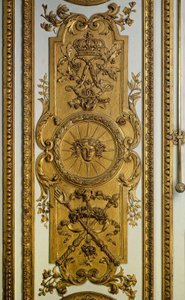 Puerta del Salón de Venus con sol y cetro. Siglo XVII de French School