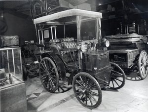 Automóvil Peugeot temprano, c.1898 de French School