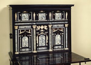 Gabinete de ébano decorado con escenas del Génesis