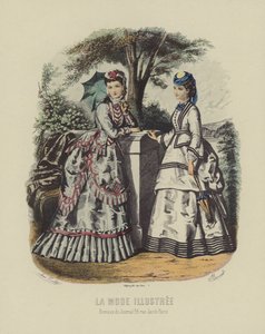 Mujeres elegantes con vestidos de época en el jardín de French School