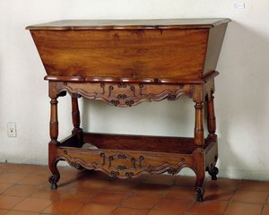 Mesa estilo Fouques