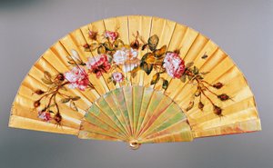 Abanico de mano con rosas e insectos, seda y nácar, creado por Felix Alexandre, París, ca 1870