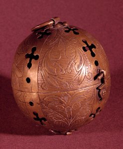 Calentador de manos utilizado en la Edad Media. Siglo XIII. París, Museo Nacional de la Edad Media, Termas de Cluny