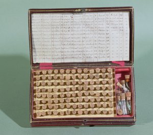 Maletín de medicina homeopática, segunda mitad del siglo XIX de French School