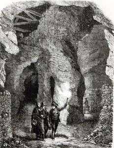 Interior de las catacumbas, París