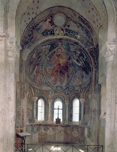 Vista interior del ábside con un fresco que representa a Cristo dando la ley a San Pedro en presencia de santos y apóstoles de French School