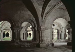 Vista interior del claustro desde la sala capitular