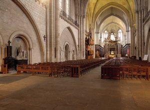 Vista interior de la Catedral de Angers (Maine y Loira) construida entre los siglos XII y XV, representando la perfecta mezcla entre estilo románico y gótico. de French School