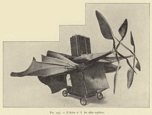 El Avión no 3, las alas plegadas