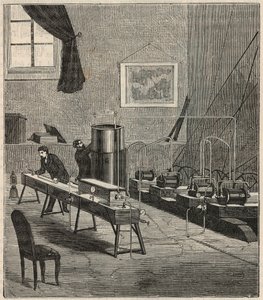 La licuefacción de gases en el laboratorio de Raoul Pictet (1878) - Raoul Pierre Pictet (1846-1929) físico suizo, realiza un experimento para licuar y solidificar gas hidrógeno, y estudia las propiedades de las sustancias a bajas temperaturas - Grabado en  de French School