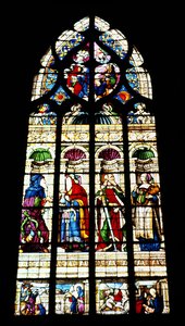 Ventana ojival que representa cuatro figuras en nichos, finales del siglo XV-principios del siglo XVI