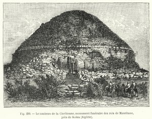 La tumba de la Cristiana, monumento funerario de los reyes de Mauritania, cerca de Kolea, Argelia de French School