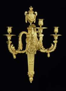 Uno de un par de apliques de tres brazos Luis XVI, c.1775