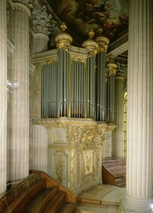 Órgano en la capilla