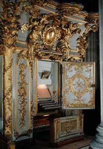 Órgano con la puerta abierta, en la capilla de French School