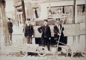 Barrenderos parisinos, c.1900 de French School