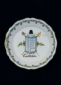 Plato adornado con el Libro de la Constitución, asociado con los Tres Órdenes, 1791 de French School