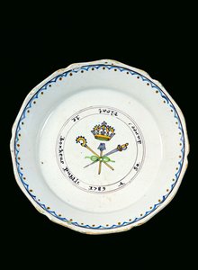 Plato decorado con los Tres Órdenes bajo la corona real, 1789 de French School