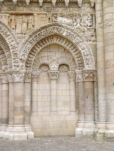 Portal de la Fachada Oeste de French School