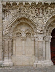 Portal de las Fachadas Oeste de French School