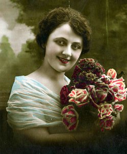Retrato de una mujer sosteniendo un ramo de flores c. 1898 de French School