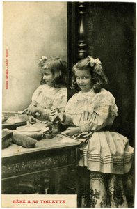 Postal: el bebé tiene su aseo, ediciones Bergeret, cliché de Walery de French School