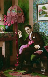 Postal que representa a un joven elegante, c.1930