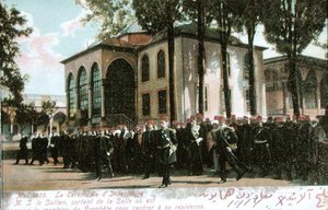Postal que representa la ceremonia de investidura del sultán Mehmet V (1844-1918) mayo de 1909