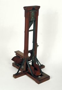 Modelo reducido de una guillotina (madera y metal)