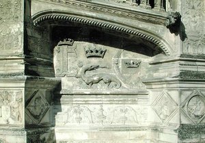 Relieve del Gran Escalier que representa el escudo de armas de Francisco I (1494-1547) con una salamandra de French School