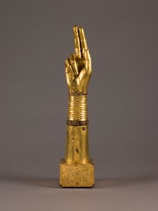 Brazo de relicario, c.1050-1100 (madera y lámina de oro) de French School