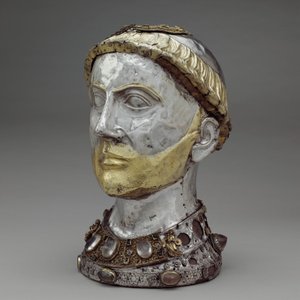 Busto relicario de San Yrieix, c.1220-40 (plata dorada con cristal de roca, gemas y vidrio) de French School