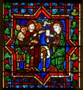 Escena en la ventana E que representa una escena de la vida de Santa Catalina: con los filósofos