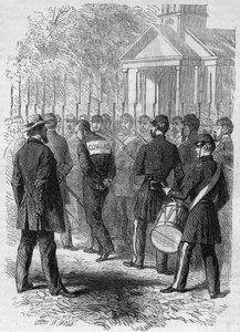 Guerra de Secesión (1861-1865) o Guerra Civil Americana: castigo de un soldado del ejército del norte acusado de cobardía en combate. Con las manos atadas, un cartel de “Cobarde” en su espalda, cruza el campamento al sonido del tambor. Grabado en “Le Monde de French School