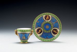 Taza y platillo con asas de Sevres bleu celeste y fondo verde pálido, 1790 de French School