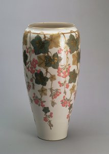 Jarrón de Sèvres, con decoración sobre esmalte de French School
