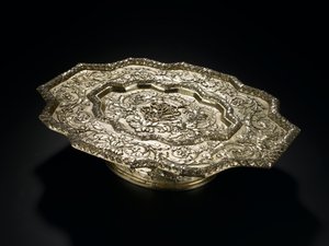 Bandeja de plata dorada de contorno moldeado, del servicio de tocador Lennoxlove, propiedad de Frances Teresa Stewart, Duquesa de Richmond y Lennox: Francés, París, 1666 - 1667 de French School