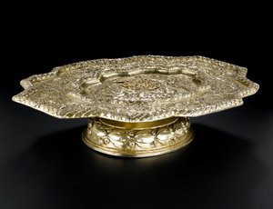 Bandeja de plata dorada de contorno moldeado, del servicio de tocador Lennoxlove, propiedad de Frances Teresa Stewart, Duquesa de Richmond y Lennox: Francia, París, 1666 - 1667 de French School