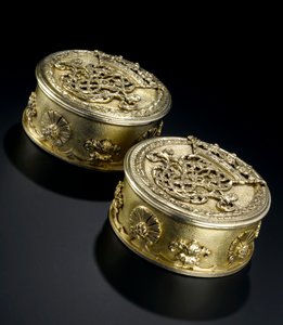 Caja pequeña circular de plata dorada con tapa del servicio de tocador Lennoxlove, propiedad de Frances Teresa Stewart, Duquesa de Richmond y Lennox: Francia, París, ensayada entre septiembre de 1672 y octubre de 1674 de French School