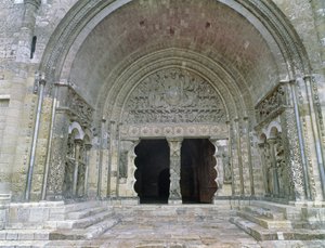 Portal sur, construido c.1115 de French School