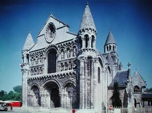Vista suroeste de la iglesia de French School