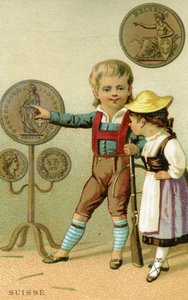 Niño y niña suizos admirando una exhibición de francos suizos, de una serie de tarjetas promocionales sobre monedas en diferentes países, publicada en París por Baster & Vieillemard para uso del productor de chocolate