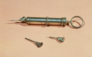 Jeringa inventada por Charles-Gabriel Pravaz (1791-1853) en 1853 con varias agujas de French School