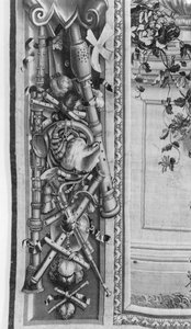 Tapiz de las Estaciones, borde, instrumentos musicales, c.1670, Fábrica de Gobelinos (detalle) de French School