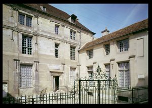 El lugar de nacimiento de Jean de la Fontaine (1621-95) construido en 1559 de French School