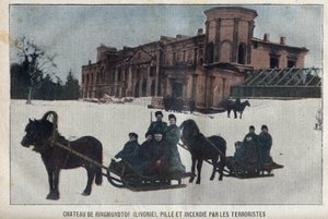El castillo de Ringmundtof, en Livonia, saqueado e incendiado por revolucionarios anarquistas rusos. Rusia