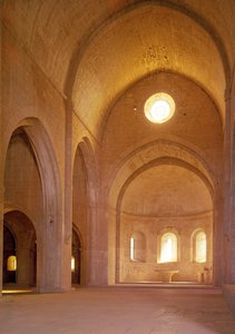 La nave de la abadía cisterciense, fundada en 1146 de French School