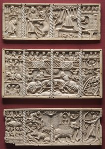 Tres paneles de un cofre con escenas de romances cortesanos, c.1330-1350 de French School