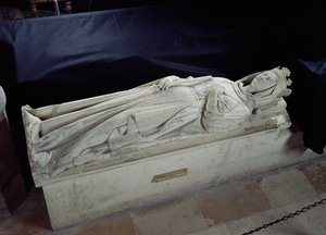Tumba de Ermentruda (825-69)