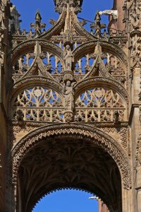 Tracería sobre la puerta sur de French School